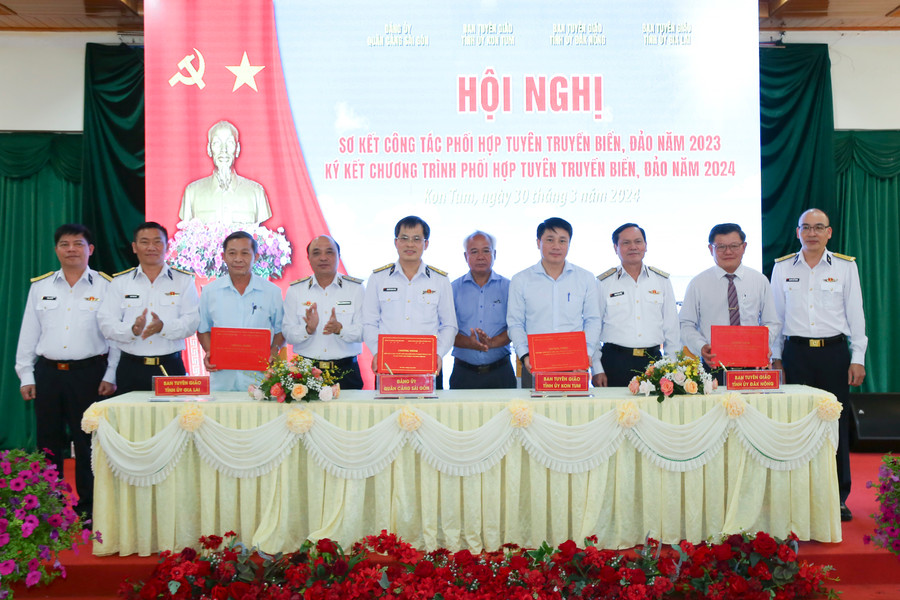 Tổng Công ty Tân Cảng Sài Gòn và Ban Tuyên giáo các tỉnh: Đắk Nông, Gia Lai, Kon Tum ký kết phối hợp năm 2024. Tổng Công ty Tân Cảng Sài Gòn và Ban Tuyên giáo các tỉnh: Đắk Nông, Gia Lai, Kon Tum ký kết phối hợp năm 2024.
