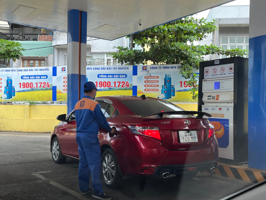 Giá xăng trong kỳ điều hành chiều 12-6 không tăng. Ảnh: Phương Vi Giá xăng trong kỳ điều hành chiều 12-6 không tăng. Ảnh: Phương Vi