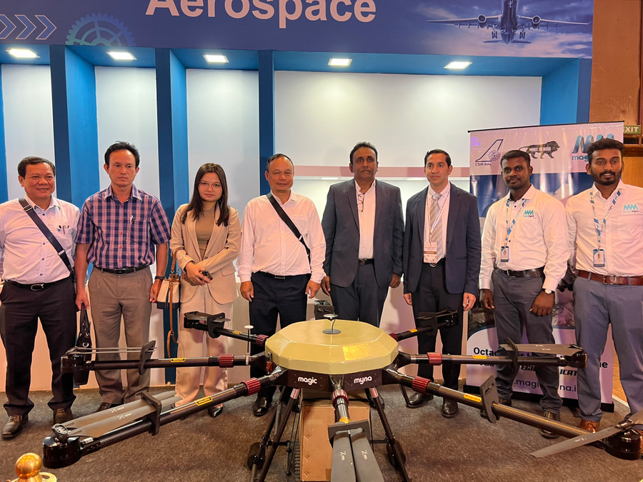 Đoàn công tác tham quan triển lãm các doanh nghiệp vừa và nhỏ Ấn Độ năm 2023. Ảnh: H.H Đoàn công tác tham quan triển lãm các doanh nghiệp vừa và nhỏ Ấn Độ năm 2023. Ảnh: H.H