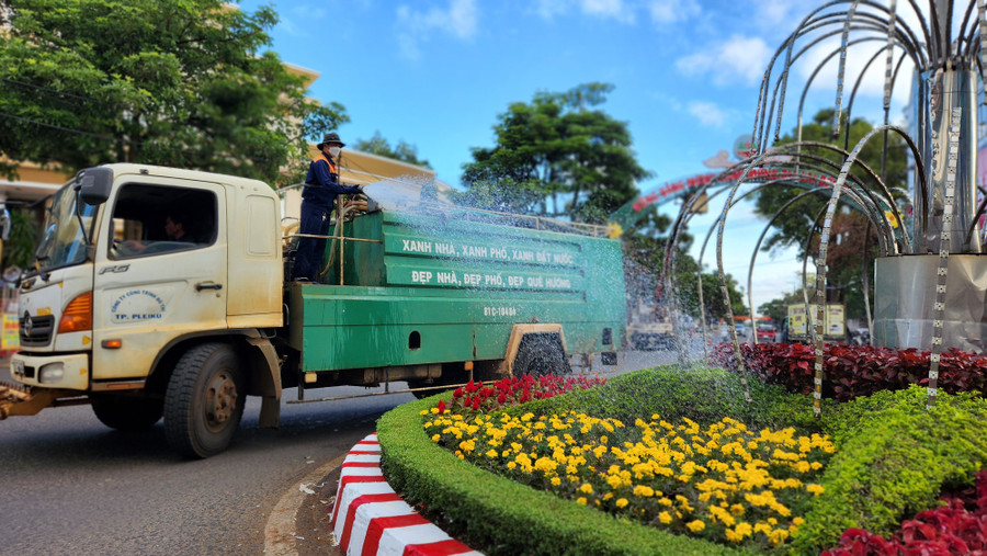 Công tác chỉnh trang đô thị luôn được TP. Pleiku quan tâm thực hiện thường xuyên. Ảnh: Khánh Phượng Công tác chỉnh trang đô thị luôn được TP. Pleiku quan tâm thực hiện thường xuyên. Ảnh: Khánh Phượng