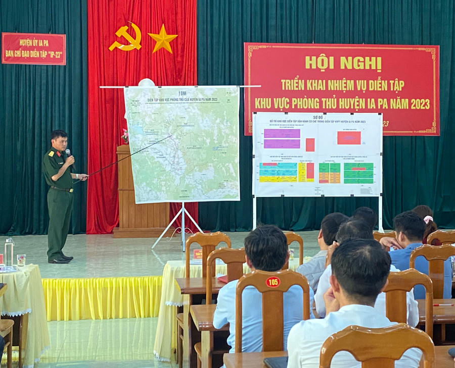 Quang cảnh hội nghị triển khai nhiệm vụ diễn tập khu vực phòng thủ. Ảnh: Mai Linh Quang cảnh hội nghị triển khai nhiệm vụ diễn tập khu vực phòng thủ. Ảnh: Mai Linh