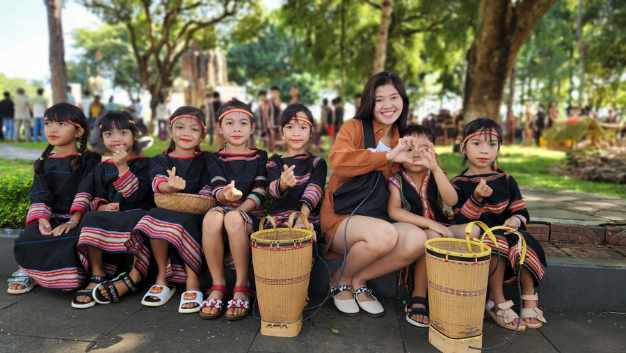 Du khách ấn tượng với các hoạt động văn hoá được thành phố tổ chức. Ảnh: Bá Bính Du khách ấn tượng với các hoạt động văn hoá được thành phố tổ chức. Ảnh: Bá Bính