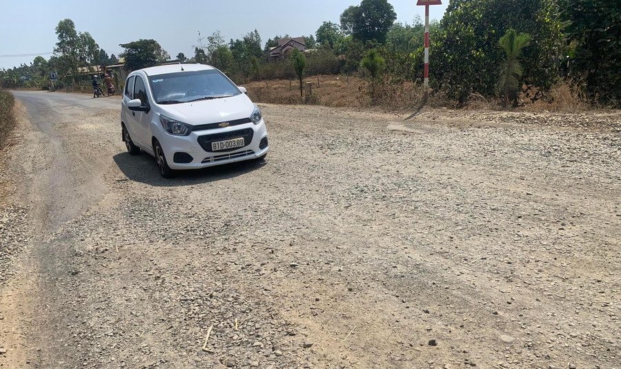 Đoạn qua làng O Ngó (xã Ia Băng, huyện Đak Đoa) bị hư hỏng. Ảnh N.T Đoạn qua làng O Ngó (xã Ia Băng, huyện Đak Đoa) bị hư hỏng. Ảnh N.T