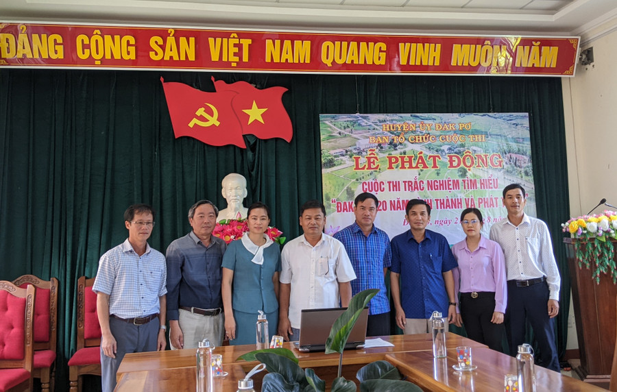 Huyện ủy Đak Pơ (tỉnh Gia Lai) đã chính thức phát động Cuộc thi tìm hiểu “Đak Pơ 20 năm hình thành và phát triển”. Ảnh: Nguyễn Hiền Huyện ủy Đak Pơ (tỉnh Gia Lai) đã chính thức phát động Cuộc thi tìm hiểu “Đak Pơ 20 năm hình thành và phát triển”. Ảnh: Nguyễn Hiền