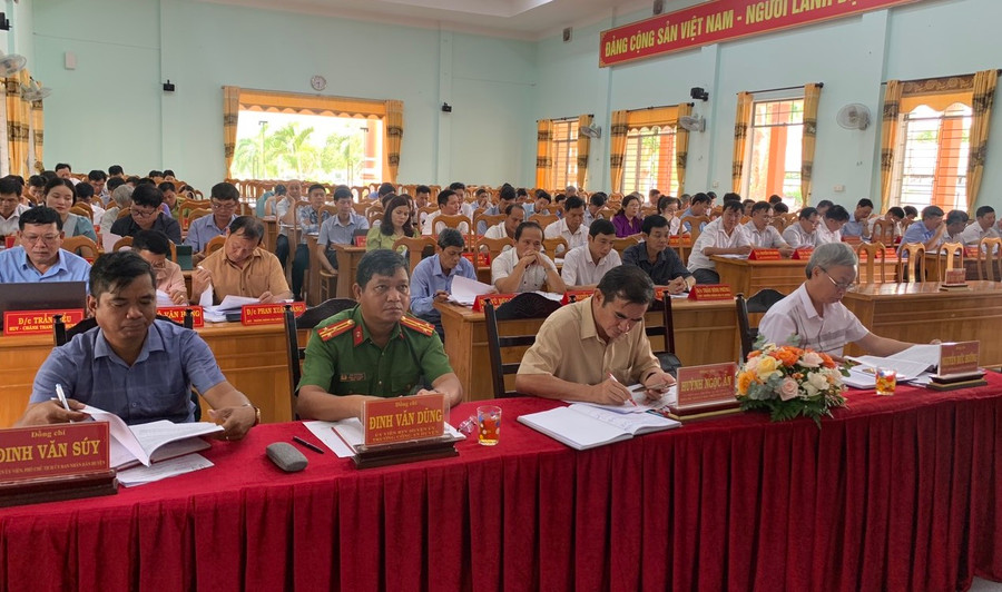 Quang cảnh hội nghị Ban Chấp hành Đảng bộ huyện Kông Chro. Ảnh: Thúy Ngọ Quang cảnh hội nghị Ban Chấp hành Đảng bộ huyện Kông Chro. Ảnh: Thúy Ngọ