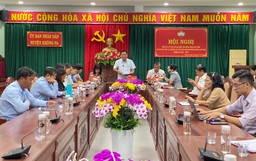 Quang cảnh buổi tiếp xúc cử tri tại điểm cầu trung tâm huyện Krông Pa. Ảnh: Quang Ngọc Quang cảnh buổi tiếp xúc cử tri tại điểm cầu trung tâm huyện Krông Pa. Ảnh: Quang Ngọc