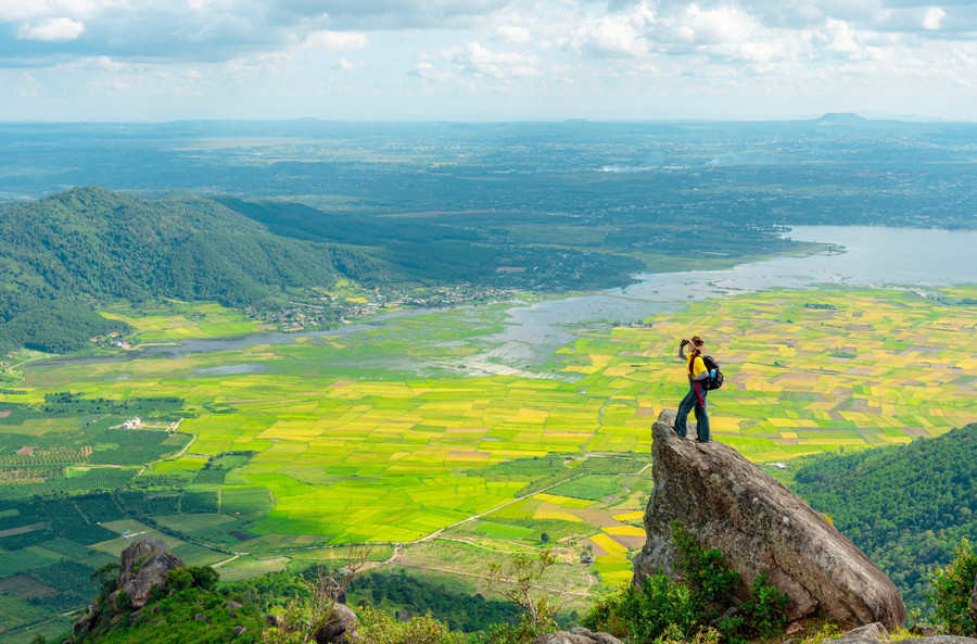 Khung cảnh thiên nhiên Gia Lai tươi đẹp nhìn trải rộng mênh mông, tít tắp.