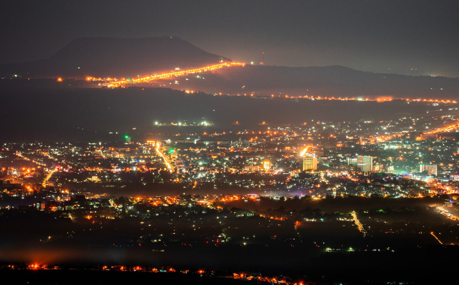 Thành phố Pleiku lung linh khi đêm về.