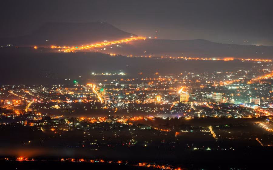 Thành phố Pleiku lung linh khi đêm về.