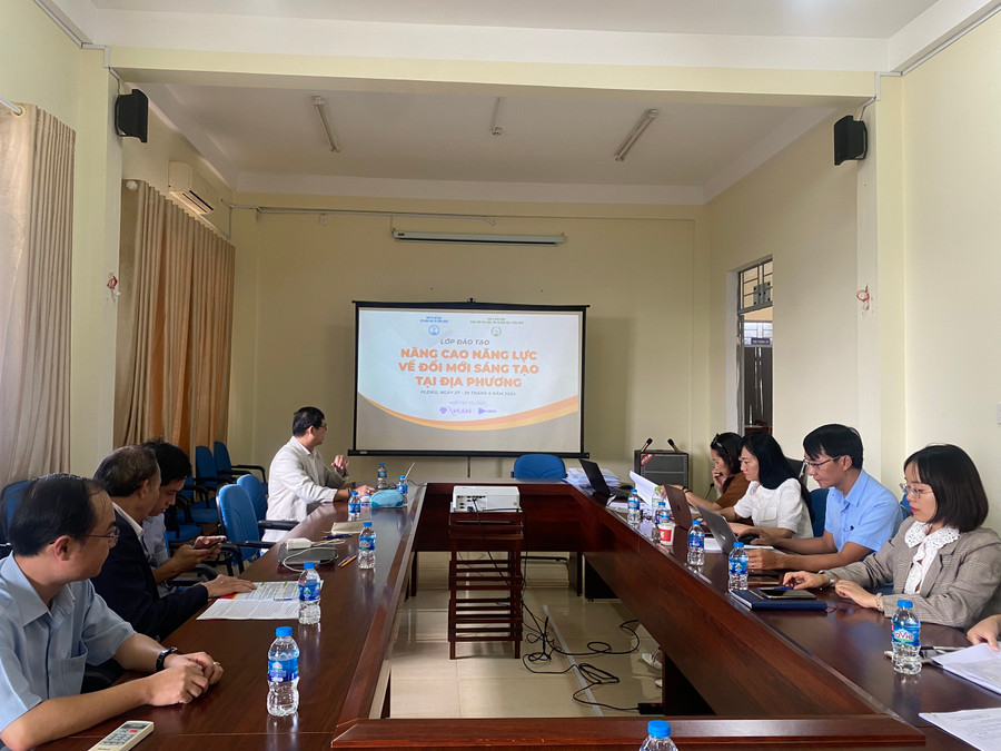 Quang cảnh lớp đào tạo nâng cao năng lực về đổi mới sáng tạo tại địa phương. Ảnh: Nguyễn Thảo