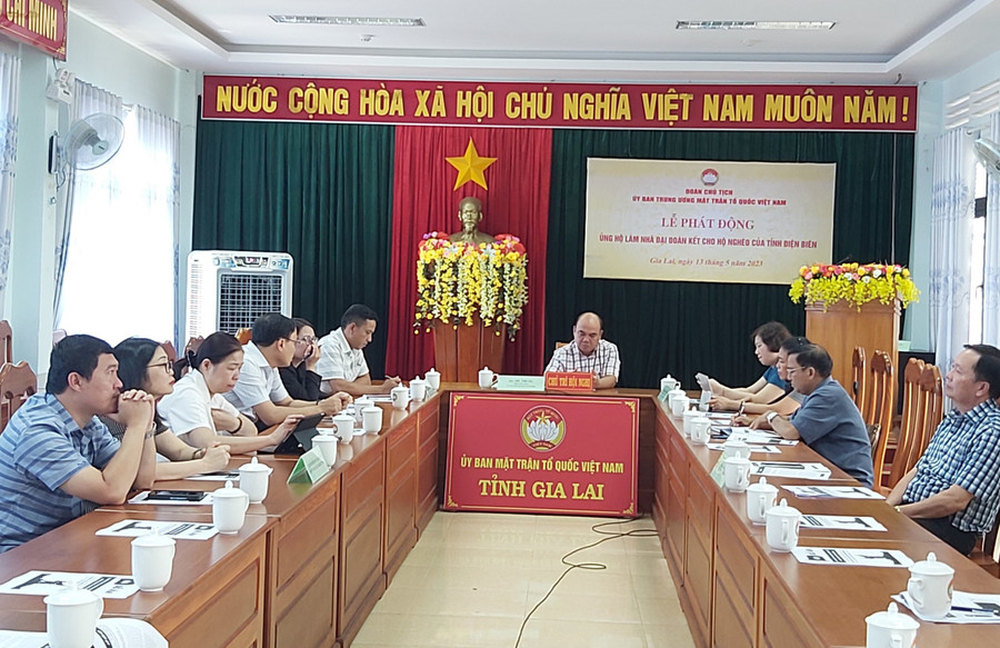 Quang cảnh lễ phát động ủng hộ làm nhà Đại đoàn kết cho hộ nghèo của tỉnh Điện Biên tại điểm cầu tỉnh Gia Lai. Ảnh: Ngọc Anh