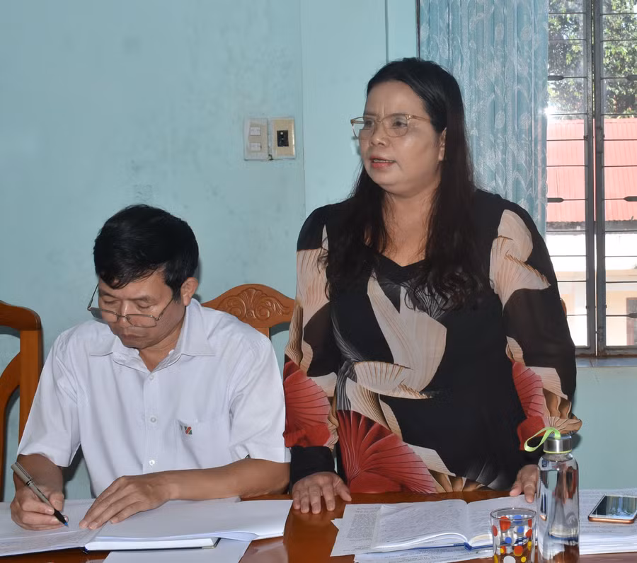 Bà Rơ Mah Ly Giang-Trưởng ban Dân tộc HĐND huyện Đức Cơ nêu ý kiến tại buổi giám sát. Ảnh: Đinh Yến