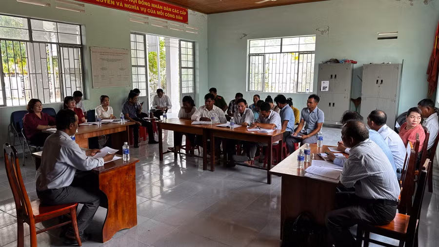 Quang cảnh buổi sinh hoạt thường kỳ tại Chi bộ buôn Ma Rôk. Ảnh: Quang Ngọc