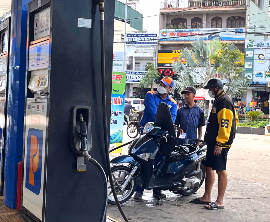 Giá xăng dầu tăng nhẹ trở lại trong kỳ điều hành ngày 22-5. Ảnh: Phương Vi