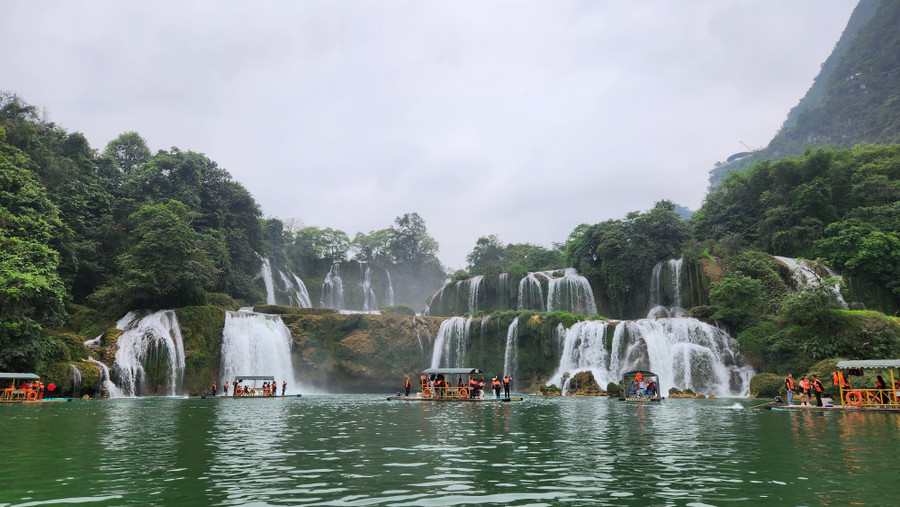 Thác Bản Giốc. Ảnh: Minh Thi Thác Bản Giốc. Ảnh: Minh Thi
