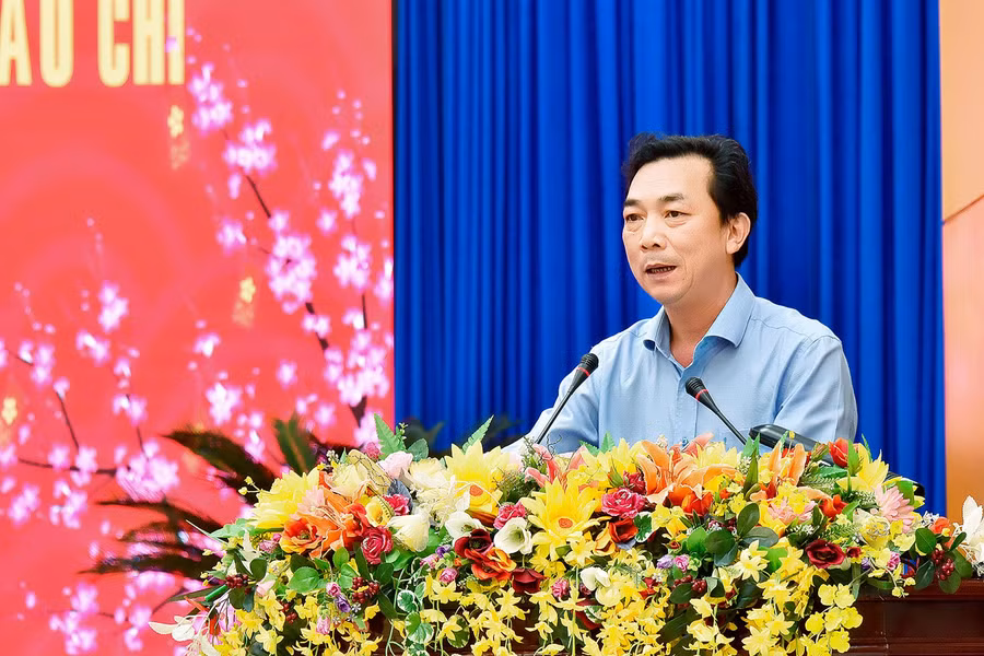 Nhà báo Lương Văn Danh-Phó Tổng Biên tập Báo Gia Lai nêu ý kiến tại buổi gặp mặt. Ảnh: Đức Thụy