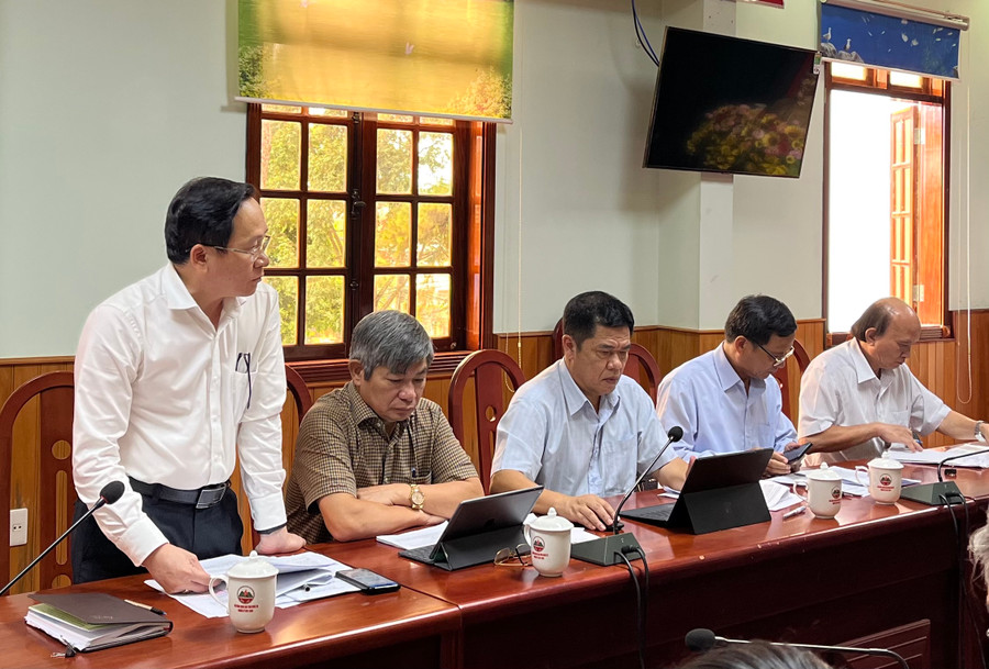 Ông Lý Minh Thái-Phó Giám đốc phụ trách Sở Y tế nêu những khó khăn trong thu hút công chức, viên chức người DTTS tại đơn vị. Ảnh: Phương Vi Ông Lý Minh Thái-Phó Giám đốc phụ trách Sở Y tế nêu những khó khăn trong thu hút công chức, viên chức người DTTS tại đơn vị. Ảnh: Phương Vi