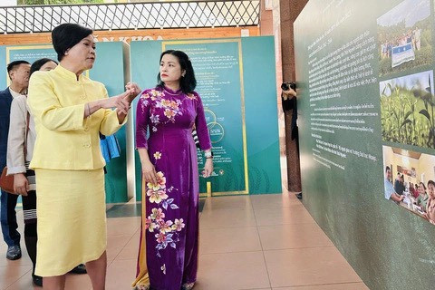 Phòng trưng bày “Triết lý kinh tế vừa đủ” của cố Quốc vương Thái Lan tại Trường Đại học Khoa học Xã hội và Nhân văn TP. Hồ Chí Minh (cơ sở Thủ Đức). Ảnh Internet Phòng trưng bày “Triết lý kinh tế vừa đủ” của cố Quốc vương Thái Lan tại Trường Đại học Khoa học Xã hội và Nhân văn TP. Hồ Chí Minh (cơ sở Thủ Đức). Ảnh Internet