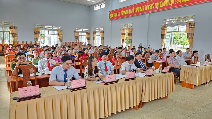 Các đại biểu tham dự buổi lễ khai mạc hội thi. Ảnh: Bá Bính