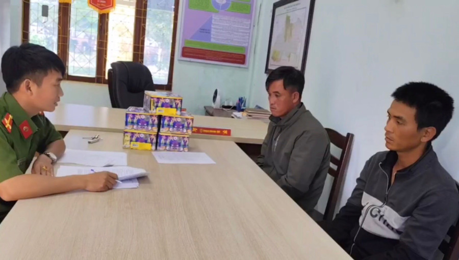 2 đối tượng tại Cơ quan Công an. Ảnh: Thành Đạt 2 đối tượng tại Cơ quan Công an. Ảnh: Thành Đạt