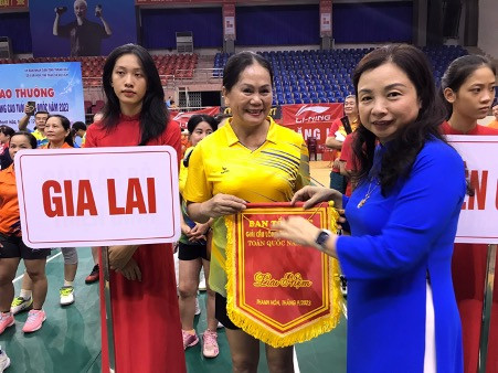 Đoàn vận động viên Gia Lai tham gia tại Giải Cầu lông trung cao tuổi toàn quốc. Ảnh: Quang Trương Đoàn vận động viên Gia Lai tham gia tại Giải Cầu lông trung cao tuổi toàn quốc. Ảnh: Quang Trương