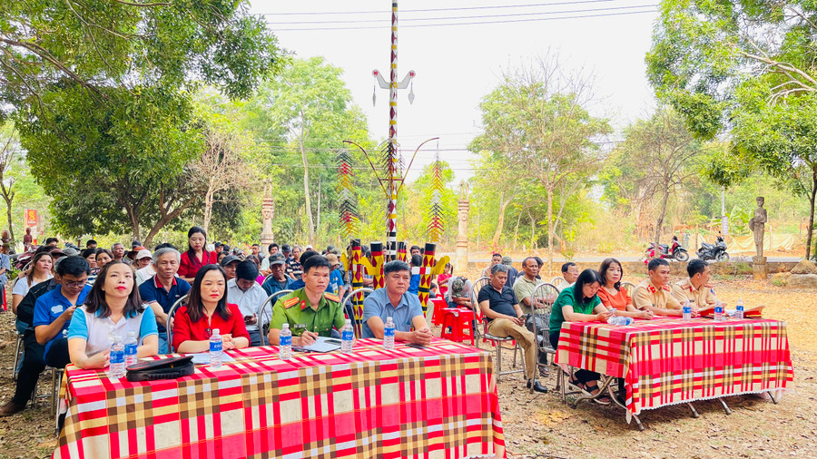 Quang cảnh buổi tuyên truyền. Ảnh: Bá Bính Quang cảnh buổi tuyên truyền. Ảnh: Bá Bính