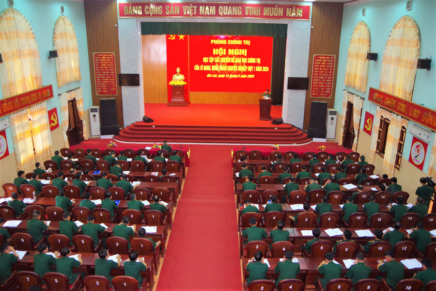 Quang cảnh hội nghị quán triệt các chuyên đề chính trị. Ảnh: Huy Bắc