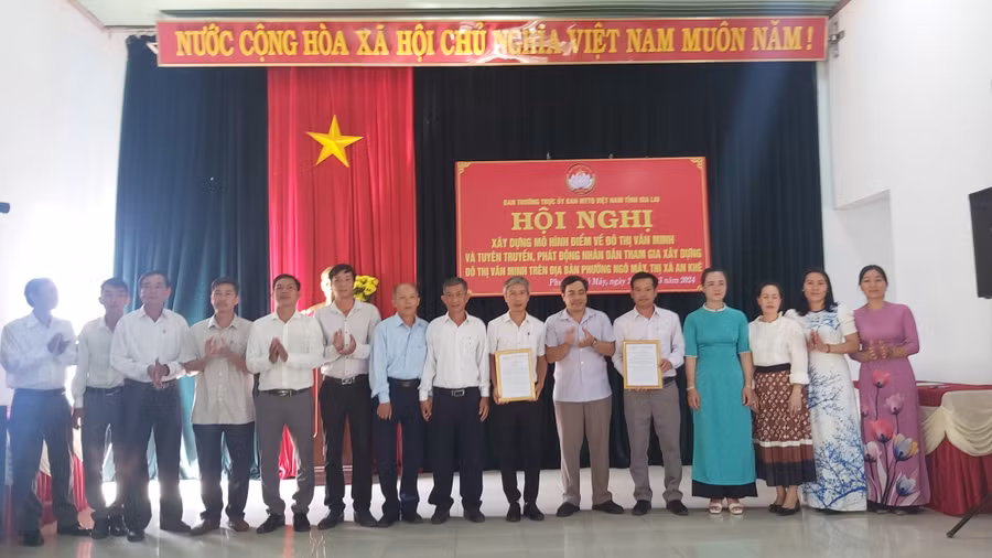 Ban vận động mô hình điểm về ĐTVM trên địa bàn phường Ngô Mây gồm 14 thành viên. Ảnh: Ngọc Anh