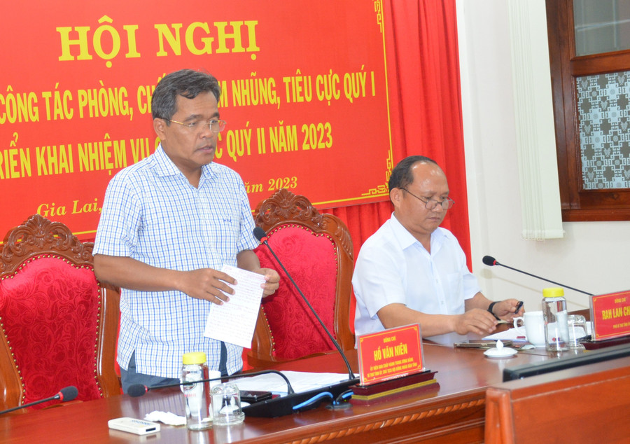 Bí thư Tỉnh ủy Hồ Văn Niên phát biểu tại hội nghị. Ảnh: Vĩnh Hoàng Bí thư Tỉnh ủy Hồ Văn Niên phát biểu tại hội nghị. Ảnh: Vĩnh Hoàng