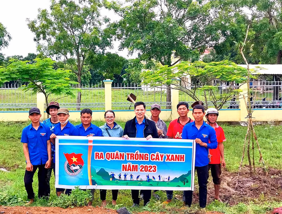 Các đoàn viên, thanh niên tham gia chương trình. Ảnh: Kỳ Anh