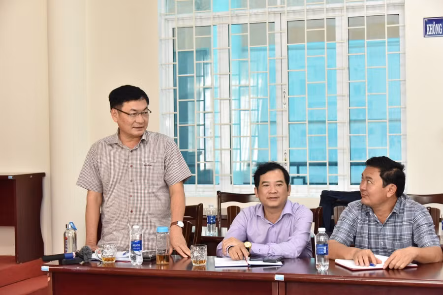 Bí thư Đảng ủy, Tổng Biên tập Báo Gia Lai Huỳnh Kiên phát biểu tại buổi sinh hoạt. Ảnh: Đ.T