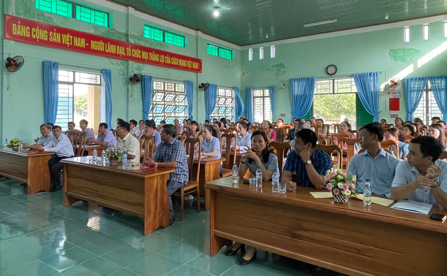 Các học viên tham gia lớp trung cấp chính trị. Ảnh: Tuyết Mai Các học viên tham gia lớp trung cấp chính trị. Ảnh: Tuyết Mai