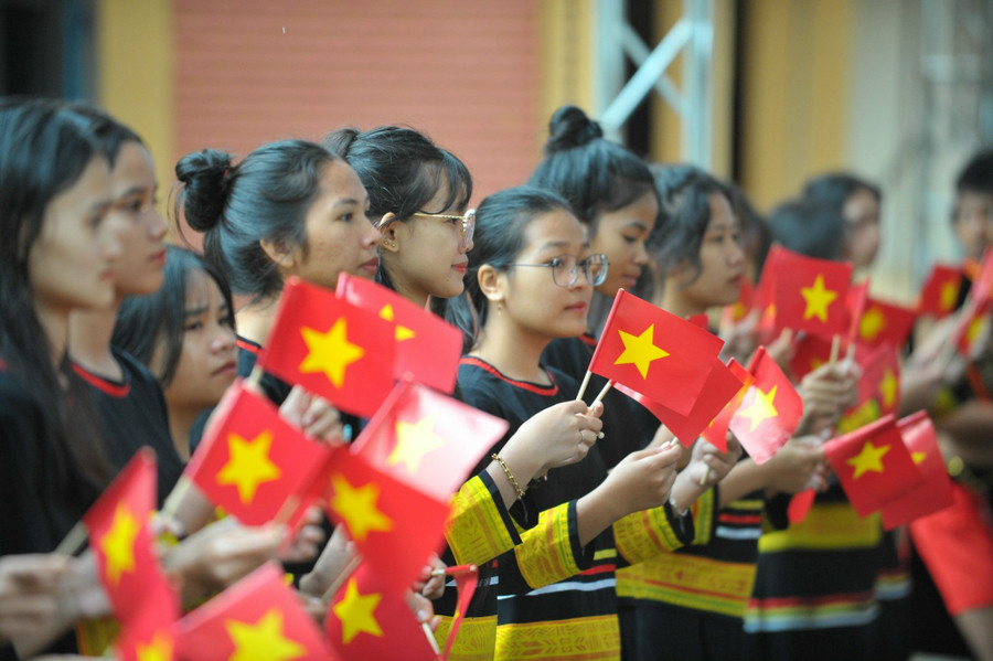 Chủ tịch nước Võ Văn Thưởng nhấn mạnh việc quan tâm đầu tư cho giáo dục và đào tạo cho con em người dân tộc thiểu số. Ảnh: Đức Thụy Chủ tịch nước Võ Văn Thưởng nhấn mạnh việc quan tâm đầu tư cho giáo dục và đào tạo cho con em người dân tộc thiểu số. Ảnh: Đức Thụy