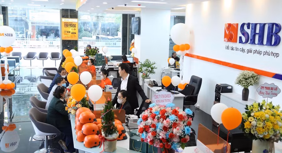 Các chi nhánh ngân hàng thương mại quán triệt thực hiện nghiêm túc chỉ đạo của NHNN về hoạt động cung ứng dịch vụ liên quan đến bảo hiểm. Ảnh: Sơn Ca