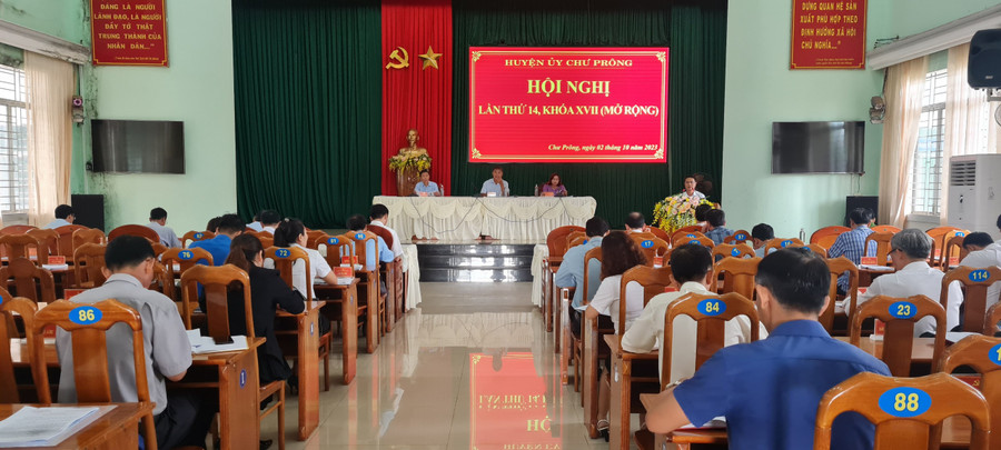 Quang cảnh hội nghị Ban Chấp hành Đảng bộ huyện Chư Prông. Ảnh: Khánh Linh Quang cảnh hội nghị Ban Chấp hành Đảng bộ huyện Chư Prông. Ảnh: Khánh Linh