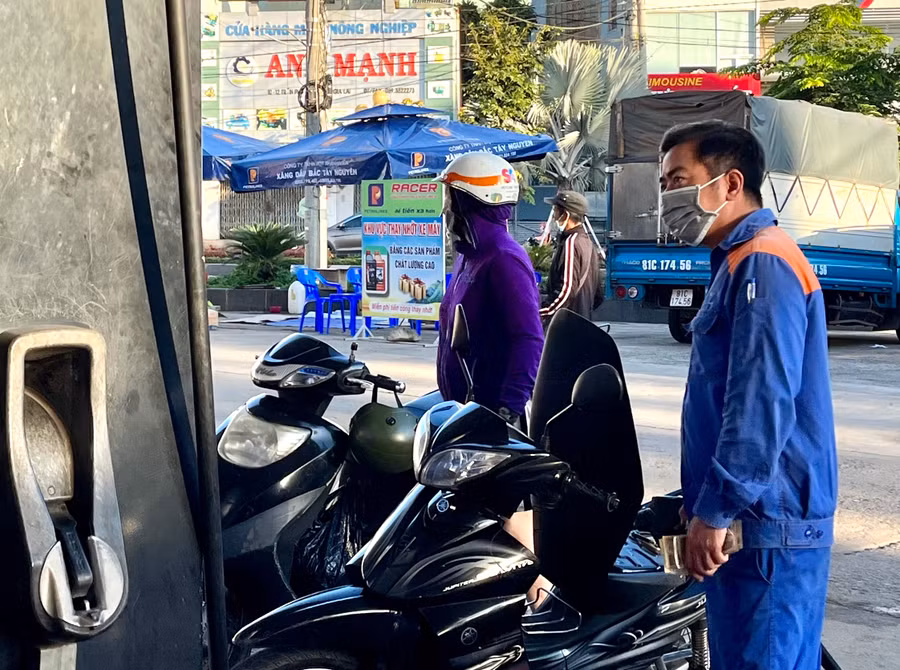 Giá xăng dầu chiều 13-3 đồng loạt tăng. Ảnh: Phương Vi