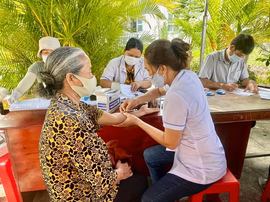 Hàng trăm người dân huyện Ia Pa được khám sàng lọc bệnh lao. Ảnh: Mai Linh