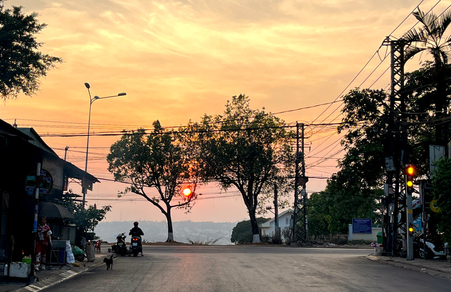 Nhìn về phía sáng là cách sống tích cực mà chúng ta luôn phải rèn luyện cho mình. Ảnh: Phương Vi