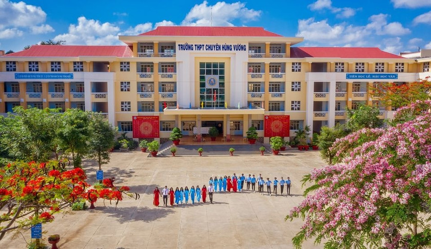 Trường THPT chuyên Hùng Vương, tỉnh Gia Lai.