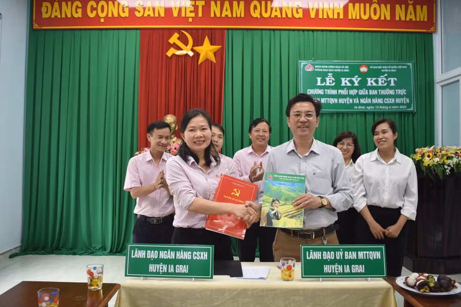 Quanh cảnh lễ ký kết. Ảnh: Minh Thoan