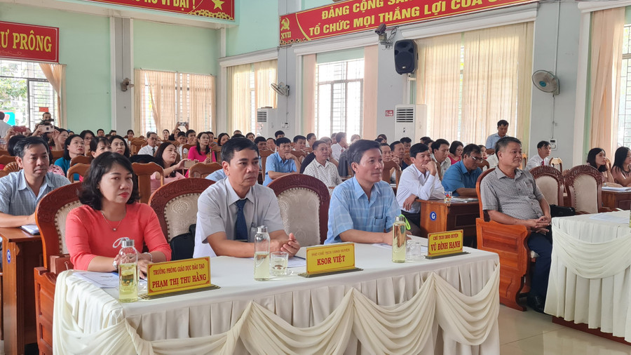 Các đại biểu tham dự hội nghị tổng kết năm học 2022-2023. Ảnh: Khánh Linh