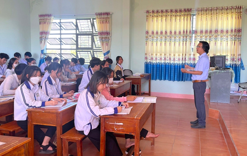 Một tiết ôn tập thi tốt nghiệp THPT cho học sinh lớp 12 của thầy và trò Trường THPT Võ Văn Kiệt (huyện Phú Thiện). Ảnh: Mộc Trà Một tiết ôn tập thi tốt nghiệp THPT cho học sinh lớp 12 của thầy và trò Trường THPT Võ Văn Kiệt (huyện Phú Thiện). Ảnh: Mộc Trà