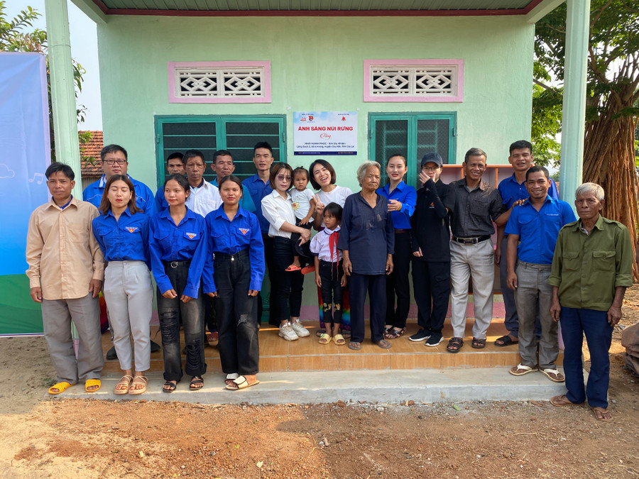 Khánh thành và bàn giao Ngôi nhà hạnh phúc cho em Siu Nhiên ở làng Doch 2, xã Ia Kreng. Ảnh: Hà Đức Thành