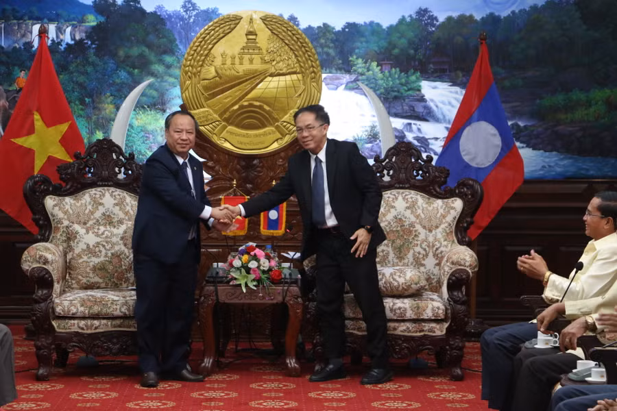 Lãnh đạo 2 tỉnh Gia Lai-Salavan khẳng định mối quan hệ đoàn kết, hữu nghị, gắn bó keo sơn như anh em ruột thịt. Ảnh: Q.T Lãnh đạo 2 tỉnh Gia Lai-Salavan khẳng định mối quan hệ đoàn kết, hữu nghị, gắn bó keo sơn như anh em ruột thịt. Ảnh: Q.T