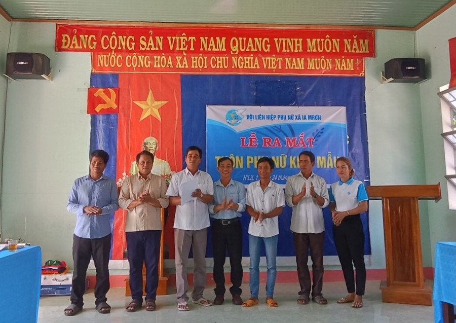 Ban chủ nhiệm mô hình tại lễ ra mắt. Ảnh: Mai Linh