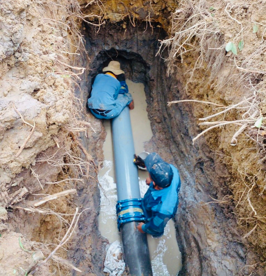 Vì đường ống chôn lấp sâu dưới lòng đất từ 2,5-3 m nên công tác phát hiện, xử lý gặp nhiều khó khăn. Ảnh đơn vị cung cấp Vì đường ống chôn lấp sâu dưới lòng đất từ 2,5-3 m nên công tác phát hiện, xử lý gặp nhiều khó khăn. Ảnh đơn vị cung cấp