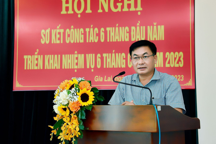 Tổng Biên tập Báo Gia Lai Huỳnh Kiên phát biểu tại hội nghị. Ảnh: Đức Thụy Tổng Biên tập Báo Gia Lai Huỳnh Kiên phát biểu tại hội nghị. Ảnh: Đức Thụy