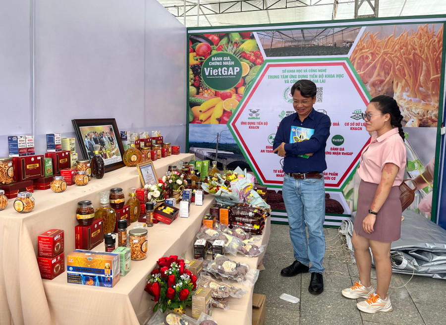 Quyết định sửa đổi, bổ sung một số điều khoản liên quan đến xúc tiến thương mại địa phương. Ảnh: Phương Vi