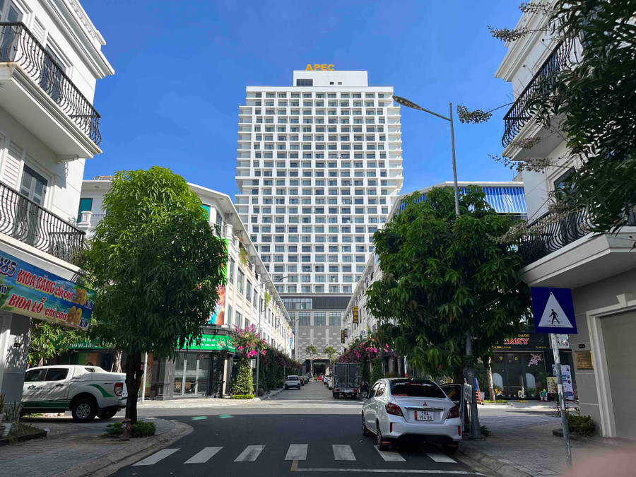 Các doanh nghiệp có thể làm hồ sơ tham gia xét giải ở 12 hạng mục, trong đó có khách sạn xanh, khách sạn 4-5 sao. Ảnh: Phương Vi Các doanh nghiệp có thể làm hồ sơ tham gia xét giải ở 12 hạng mục, trong đó có khách sạn xanh, khách sạn 4-5 sao. Ảnh: Phương Vi