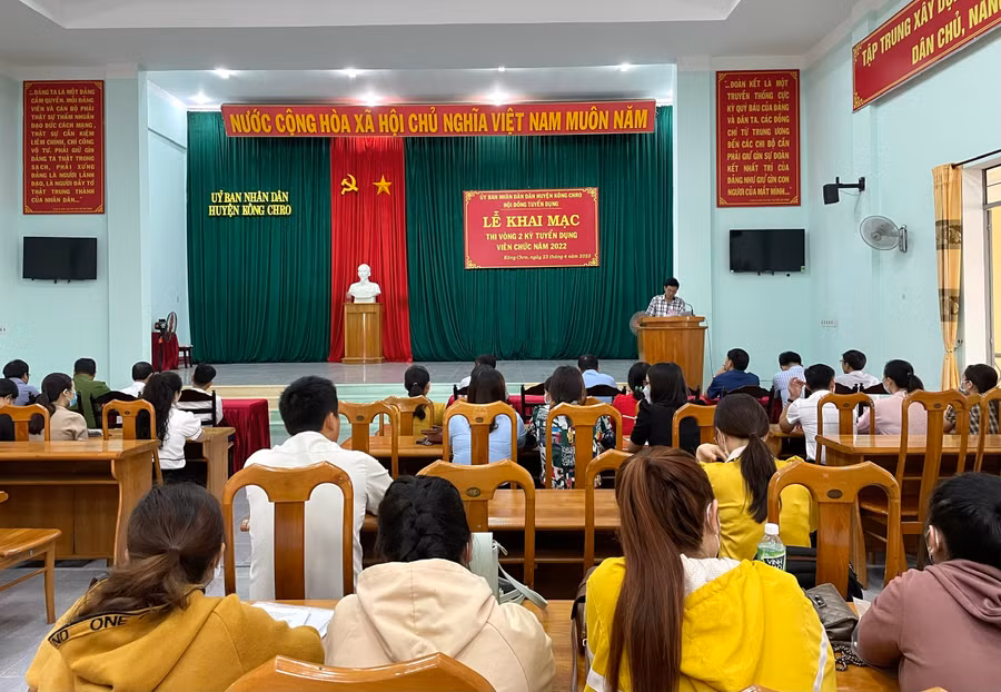 Quang cảnh kỳ xét tuyển viên chức huyện Kông Chro. Ảnh: Phương Liên